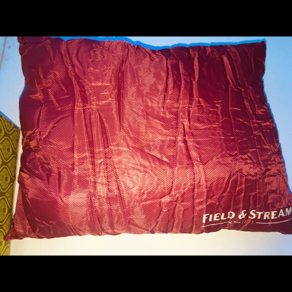 Field and Stream pillow with bag - Picture 1 of 4
